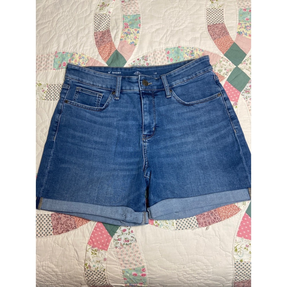 St. Johns Bay Womens 5 Inch Denim Shorts Medium Wash Blue Cuffed Size 12